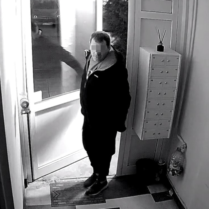 Жител на столицата алармира за мъж за когото твърди че