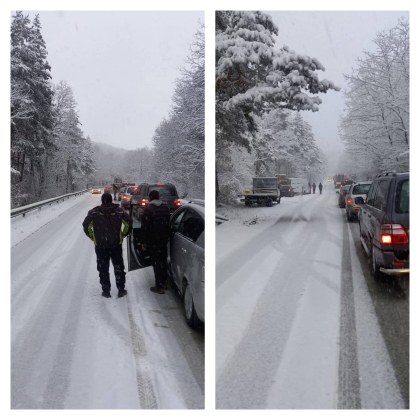 Сложна е пътната обстановка в страната заради падналия сняг който