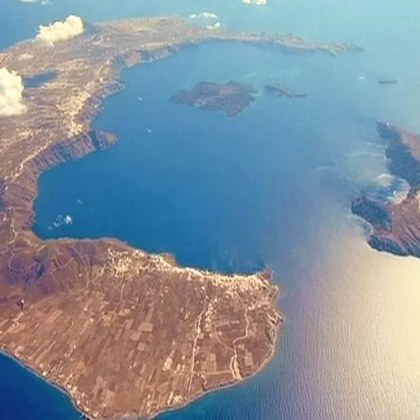 Според учени вулканичната активност на Санторини навлиза в нова фаза