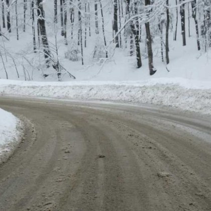 Автобусите към Витоша са спрени заради обилния снеговалеж съобщи Столична