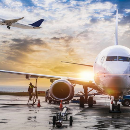 Най малко двама загинаха след като два самолета се сблъскаха на летище Марана в Аризона