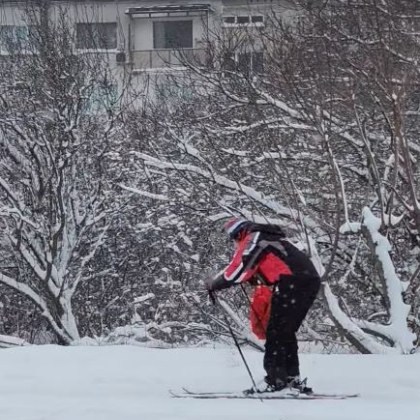 Зимата изненада Варна а натрупалият сняг предизвика транспортен хаос в