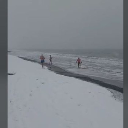 Истинска зима връхлетя части на България насред февруари изненадвайки и