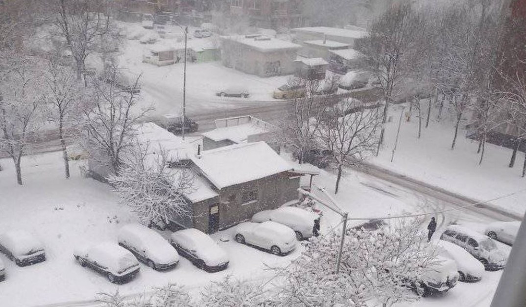 Заради снега: Обявиха неучебни дни в няколко населени места