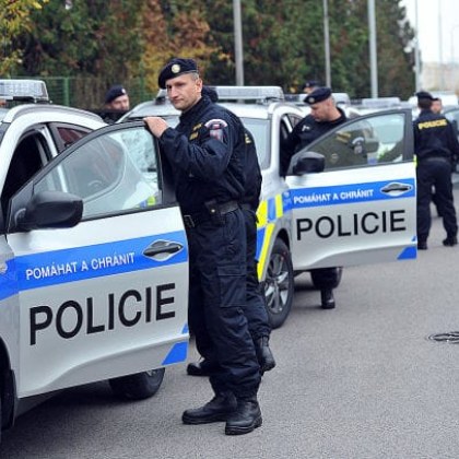 16 годишен тийнейджър е намушкал двете жени в търговски център в