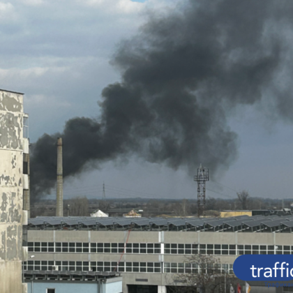 Пожар гори в пловдивския квартал Изгрев в близост до бившия