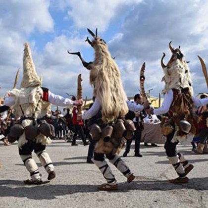 Пъстри кукери ще разлюлеят родопските села Дедово Бойково Лилково Ситово