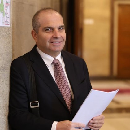 Със заповед от 20 февруари министърът на транспорта Гроздан Караджов