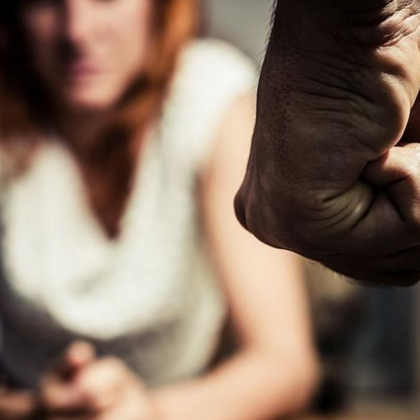 Задържаха 32 годишен мъж от добричкото село Царевец за домашно насилие над