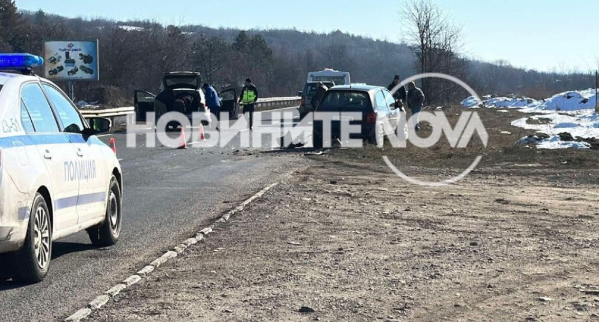 Четири коли се блъснаха на Подбалканския път