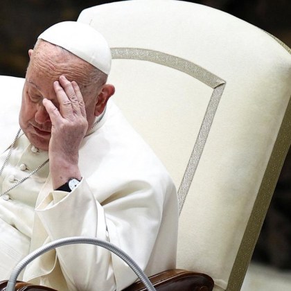 Състоянието на папа Франциск остава критично Въпреки че папата е