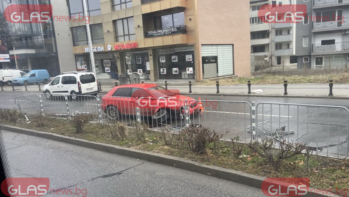 Автомобил самокатастрофира на пловдивски булевард ВИДЕО