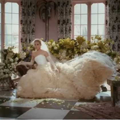 Феновете на Сексът и градът бяха изумени когато сватбената рокля