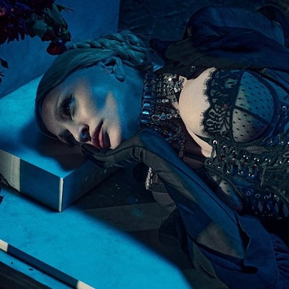 66 годишната американска певица Мадона стана героиня на новия брой на