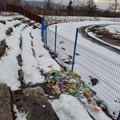 Стадион Искър в Самоков отново стана обект на вандализъм като