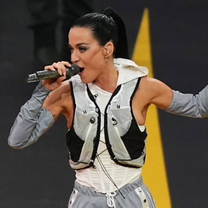 Кейти Пери се отправя към космоса като част от изцяло