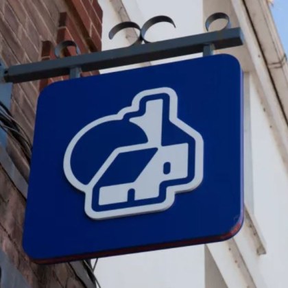 В цяла Великобритания Nationwide Lloyds Halifax First Direct TSB и