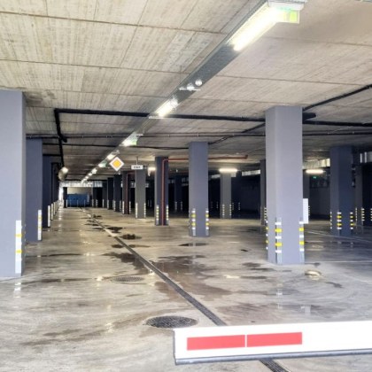 Новоизграденият паркинг под сградата на община Асеновград ще започне да