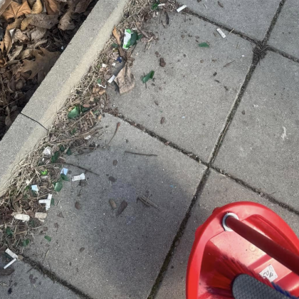 В социалните мрежи жена отправи обвинение срещу тийнеджъри заради мръсотия