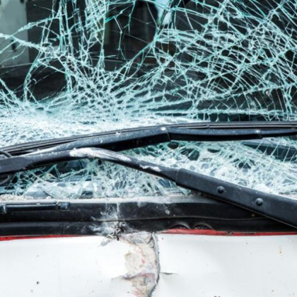 Най малко 37 души загинаха при катастрофа между два автобуса в