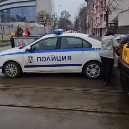 Граждани алармираха за абсурдна ситуация в София Патрулен автомобил е бил