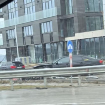 Пътен инцидент затруднява движението по Околовръстното на столицата алармират граждани