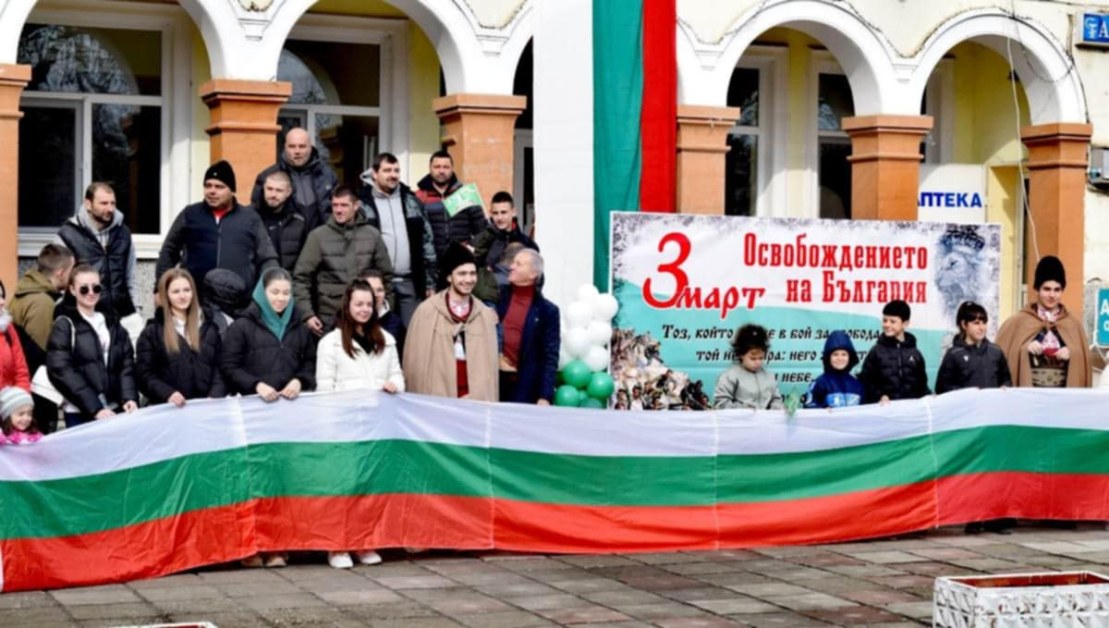 Ето как пловдивското село Костиево отбеляза Трети март СНИМКИ