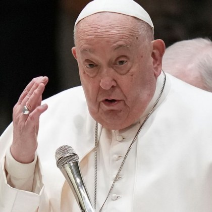 Папата е имал два епизода на остра дихателна недостатъчност съобщиха