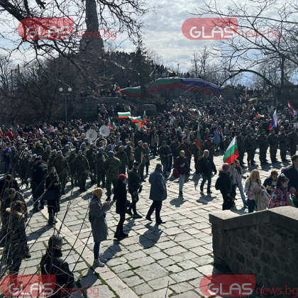 Стотици пловдивчани и гости на града се стекоха към върха