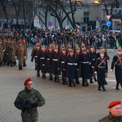 Тази вечер на площад Народно събрание се провежда тържествената заря проверка