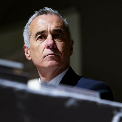 Крайнодесният румънски политик Калин Джорджеску отново ще се кандидатира за