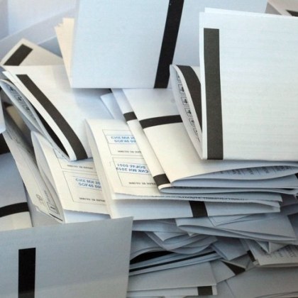 Представители на извънпарламентарни партии неправителствени организации и граждански активисти се