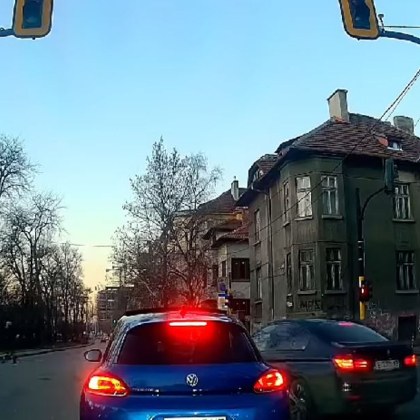 Водачи пестят секунди газейки правилата за движение в София Това