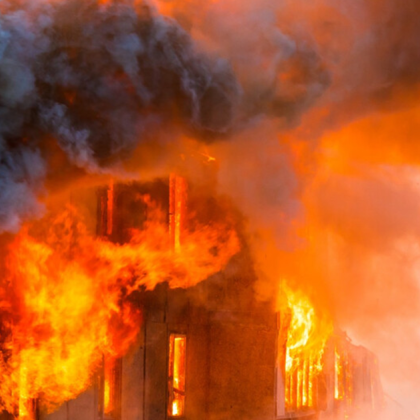 Сигнал за горяща къща в село Зимзелен е подаден тази