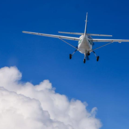 Пилот на едномоторен самолет загина вчера след като машината му