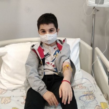 Близо две години шестгодишният Илиян се бори с много рядко