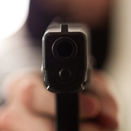 Във Второ РУ бе задържан мъж заплашил с детски пластмасов