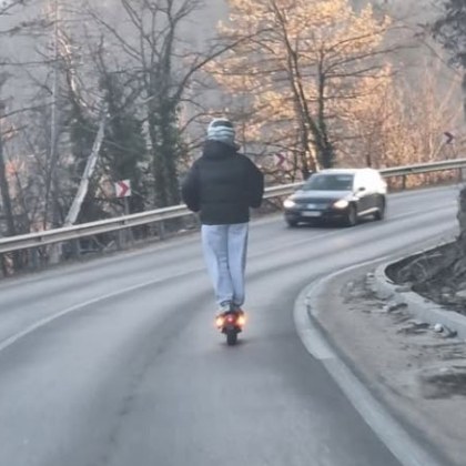 Водач с електрическа тротинетка бе заснет по оживения път Велико