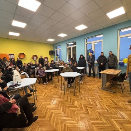 Два СТЕМ кабинета и три високотехнологични стаи бяха открити в