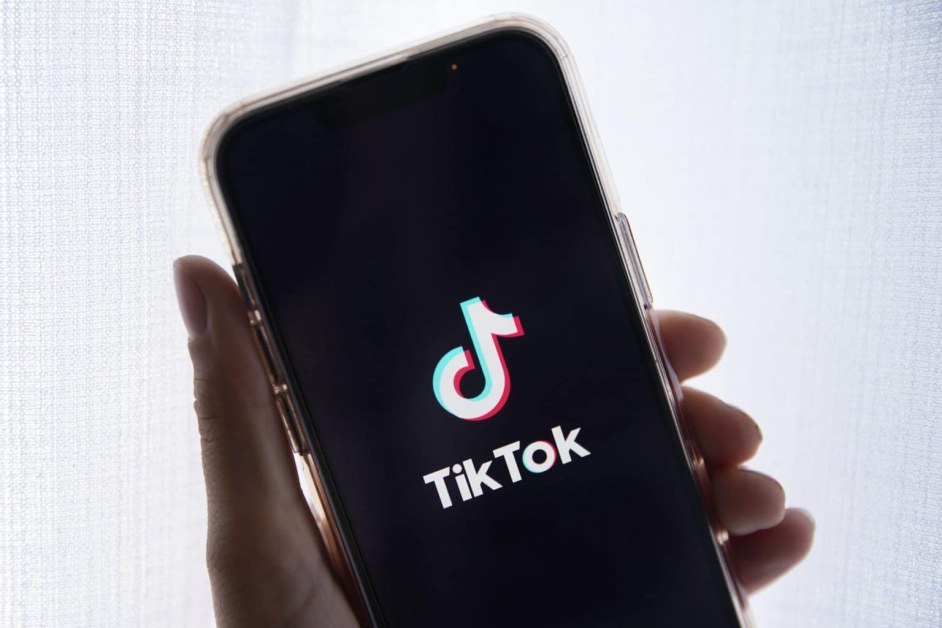 Официално! Балканска страна забранява TikTok за една година