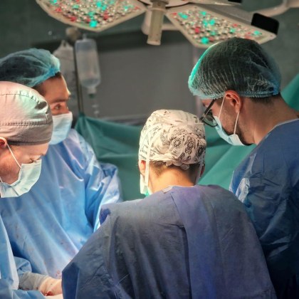 42 годишен българин който миналата година е претърпял операция за поставяне