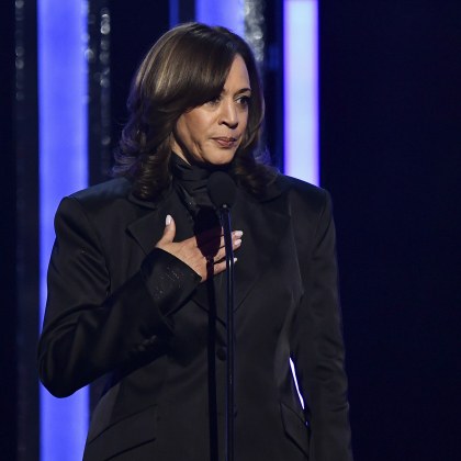 Бившият вицепрезидент Камала Харис сериозно обмисля да се кандидатира за