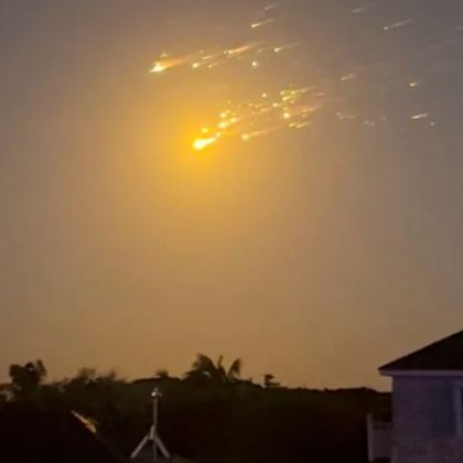 Ракета на SpaceX избухна драматично само няколко минути след излитането