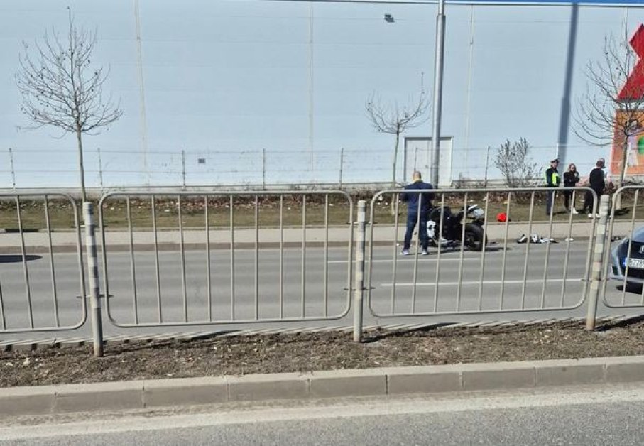 Инцидент в София, пострада моторист СНИМКА