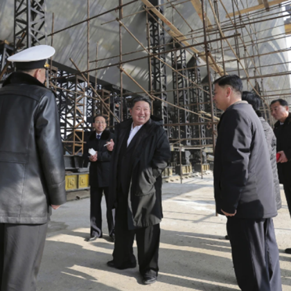 Северна Корея представи за първи път собствена строяща се подводница