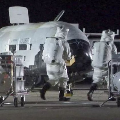 Тайна космическа мисия продължила над година в орбита с мистериозни