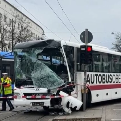 При катастрофа между училищен автобус и трамвай в Мюнхен днес