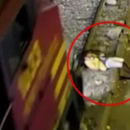 Мъж оцеля след като беше прегазен от влак докато спял