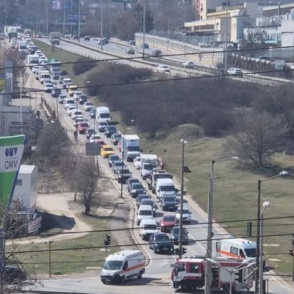 Тежък инцидент е станал в столицата Лек автомобил се е забил