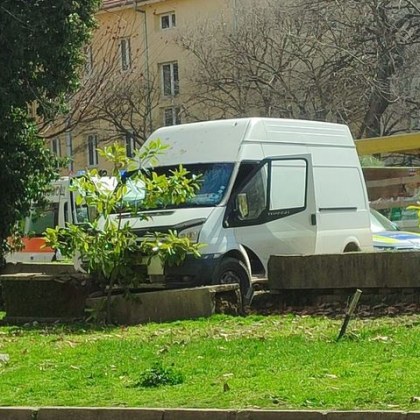 Пътен инцидент е станал в пловдивския квартал Кършияка Бус е